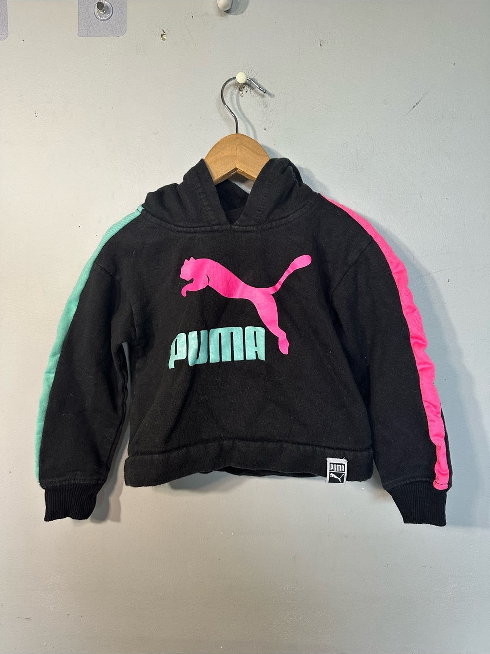 🌻5/$30🌻 🧸KIDS | PUMA Black Kids Hoodie with Pink Puma Logo and Teal Accent